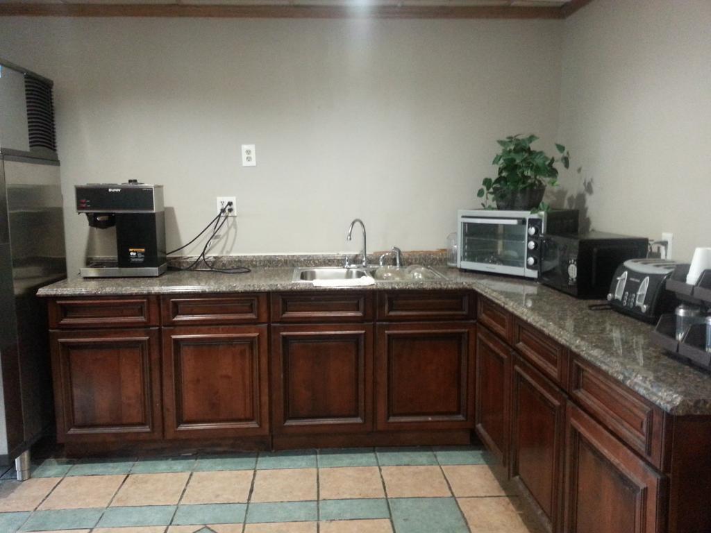 America'S Best Inn & Suites Clarksville Clarksville (Clark County) Buitenkant foto