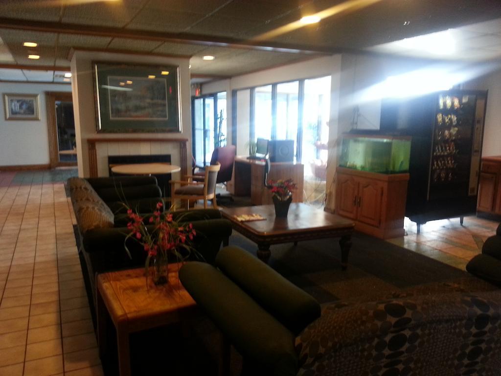 America'S Best Inn & Suites Clarksville Clarksville (Clark County) Buitenkant foto
